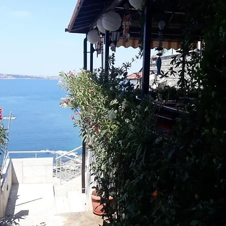 Orion Guest House 3*